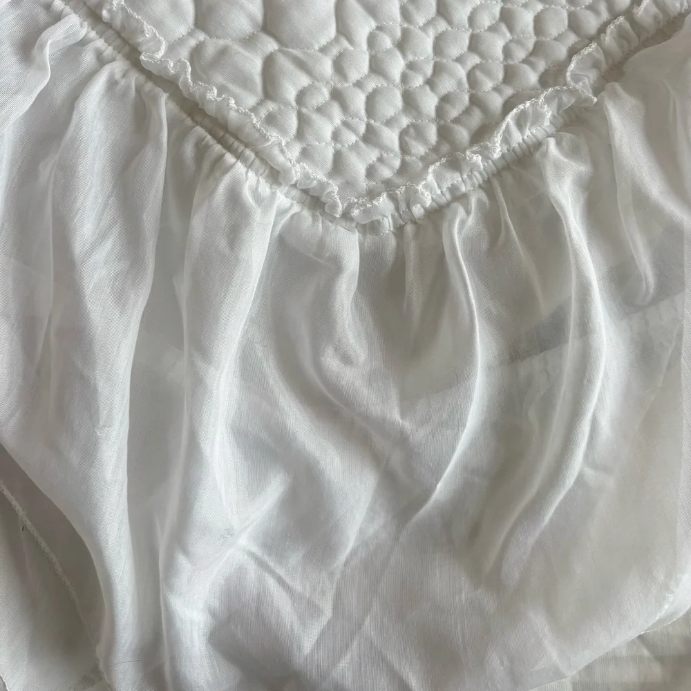 Vintage Quilt Ruffle Bedspread White Full Size Bed Ruffle Farmhouse Cottage Core